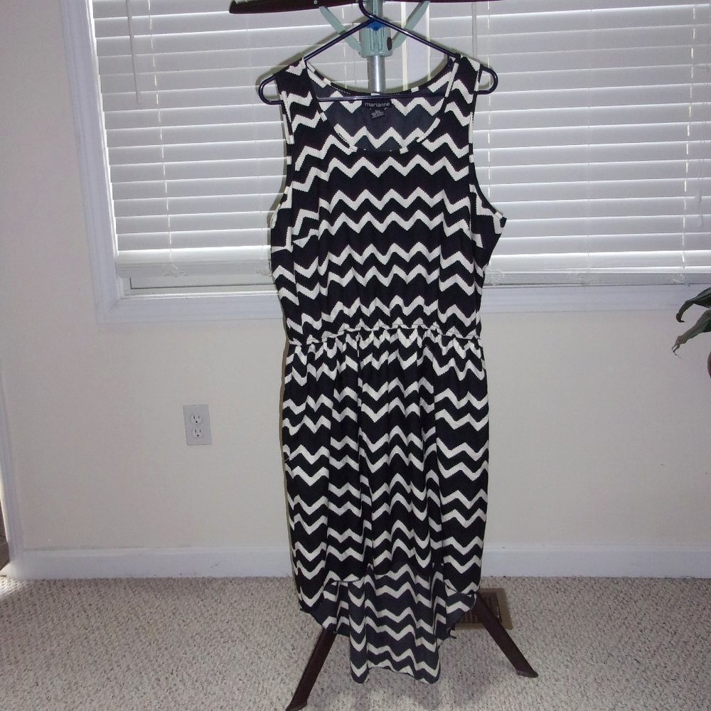 2X Black & White Sleeveless Dress